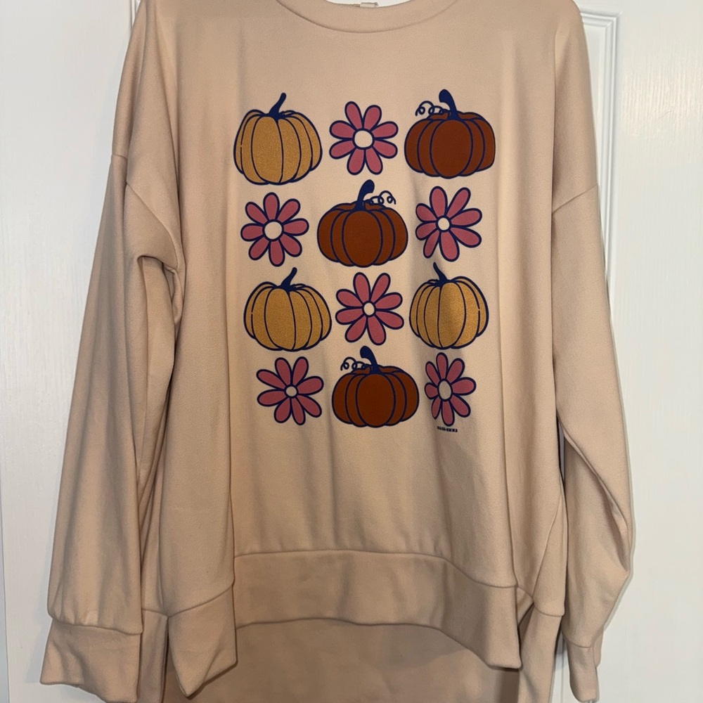 Beige Sweatshirt with Pumpkin and Flower Design